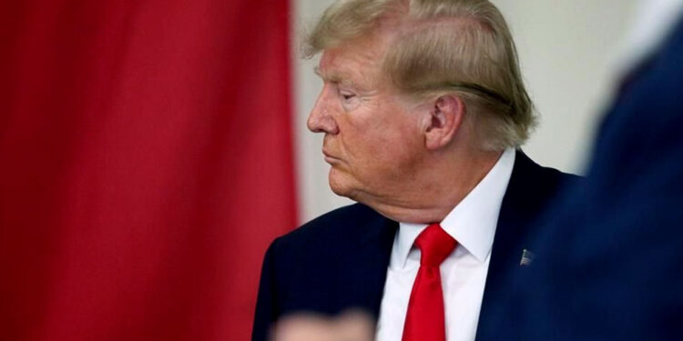 Falla tribunal a que Trump no es elegible a Presidencia