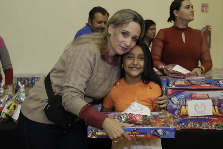 Ofrece UAT festejo infantil navideño a hijos del personal sindicalizado