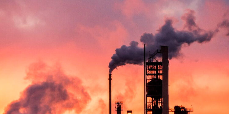 Advierten sobre riesgos al eliminar combustibles fósiles