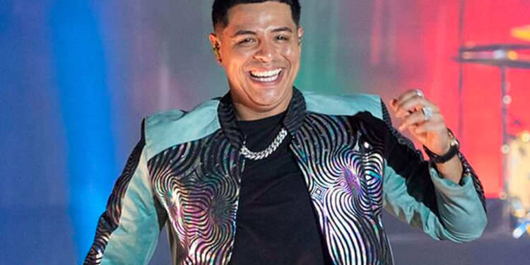 Eduin Caz retorna como vocalista de Grupo Firme tras breve retiro