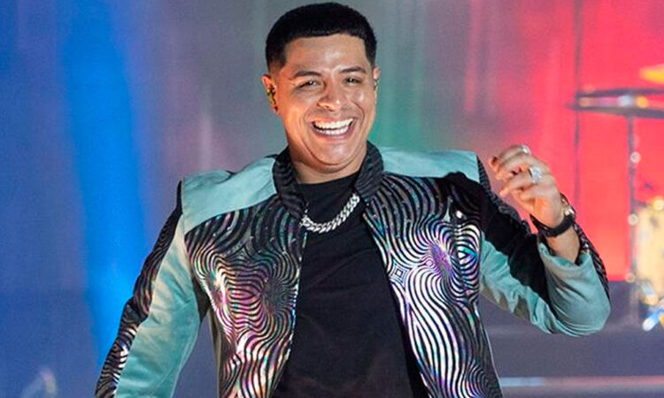 Eduin Caz retorna como vocalista de Grupo Firme tras breve retiro