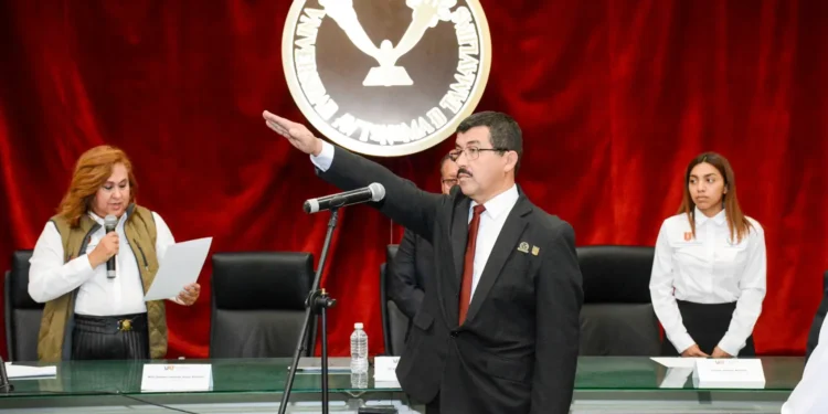 Asume Dámaso Anaya Alvarado la rectoría de la UAT