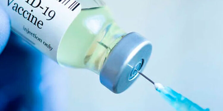 Hasta 2 mil pesos podría costar vacuna contra covid en farmacias