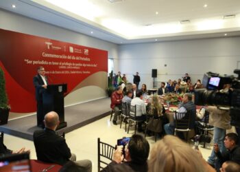 El periodismo veraz y crítico, necesario para un mejor gobierno: Américo