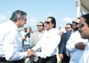 Pone Américo primera piedra de planta industrial en Altamira