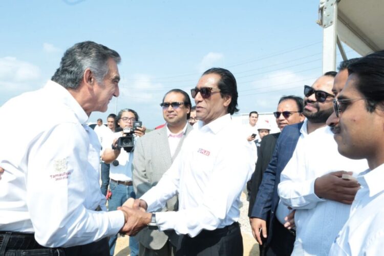 Pone Américo primera piedra de planta industrial en Altamira