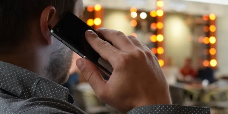 Propone PVEM reforzar medidas para evitar accidentes viales por uso del celular