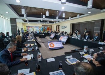 Se reúne el Rector Dámaso Anaya con el Colegio de Directores de la UAT