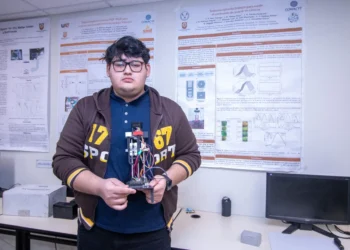 Alumno de la UAT diseña un sensor innovador para medir alteraciones en líquidos