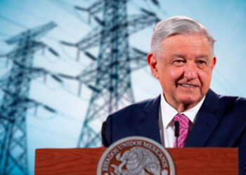 Anuncia AMLO reforma constitucional en electricidad