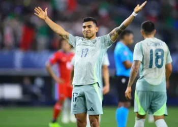 México golea 3-0 a Panamá y se cita con Estados Unidos en la final