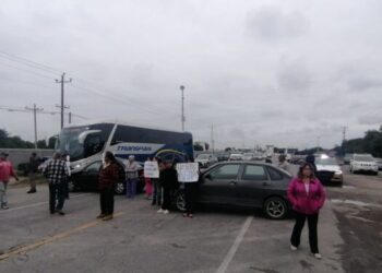 Manifestantes cierran Carretera Victoria-Monterrey