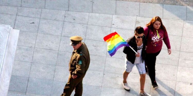 Aumentan denuncias por discriminación hacia la comunidad LGBTIQ+ en Chile