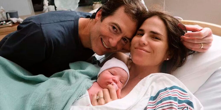 Karla Souza da la bienvenida a su tercera hija, Giulia