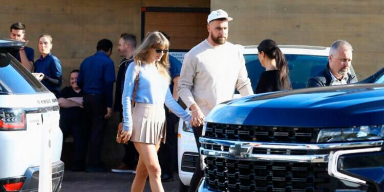 Taylor Swift y Travis Kelce regresan a Los Ángeles tras vacaciones en Las Bahamas