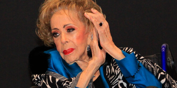 Silvia Pinal podría salir del hospital el martes