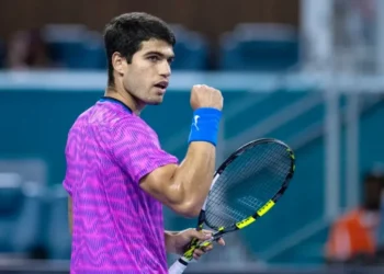Carlos Alcaraz avanza a cuartos de final del Miami Open