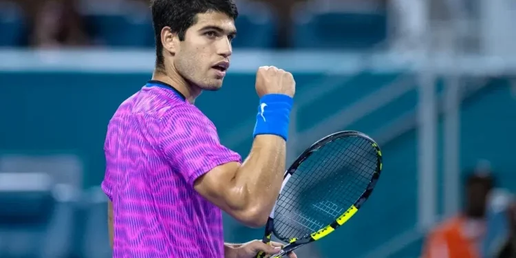 Carlos Alcaraz avanza a cuartos de final del Miami Open