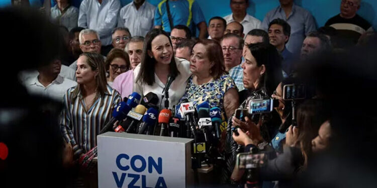 María Corina Machado denuncia proceso de inscripción de candidata en Venezuela