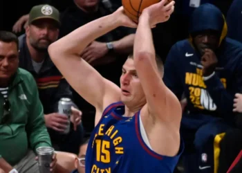 Jokic manda mensaje con una brillante actuación