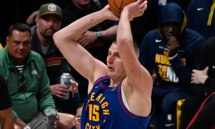 Jokic manda mensaje con una brillante actuación