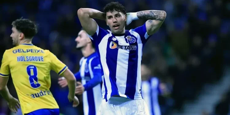Porto aparta a cuatro jugadores de su plantel, incluido Jorge Sánchez