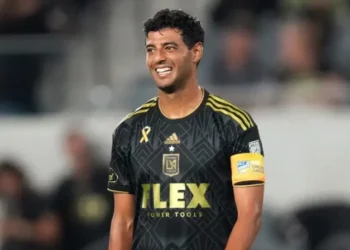 Carlos Vela sigue sin definir su futuro: ¿Rayados en el horizonte?