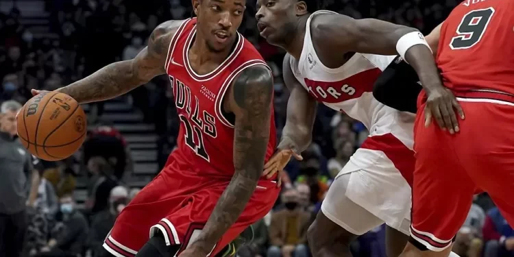 LeBron dispuesto a bajar su salario para que DeRozan se una a los Lakers