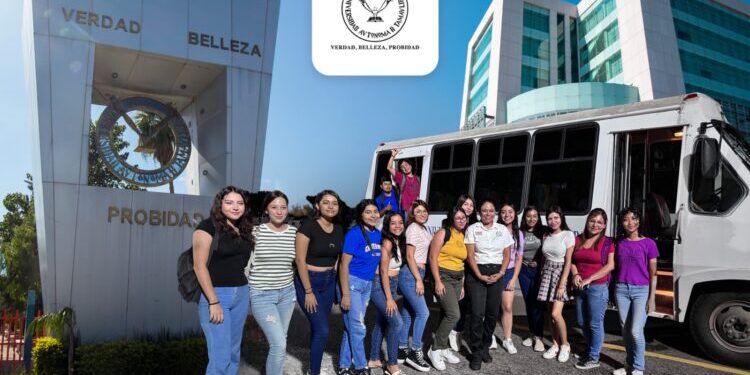 Brindan servicio de transporte a estudiantes de Ciencias de la Educación de la UAT