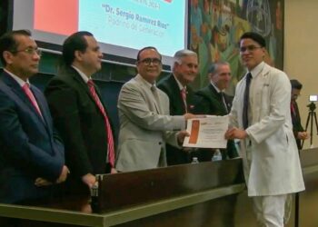 Entrega la UAT nueva generación de egresados de la Facultad de Medicina Tampico