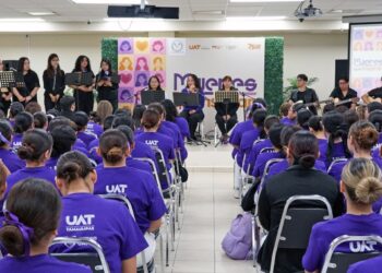 La UAT ofreció a sus universitarias el recital “Voces Violeta»