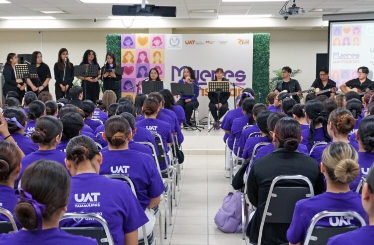 La UAT ofreció a sus universitarias el recital “Voces Violeta»
