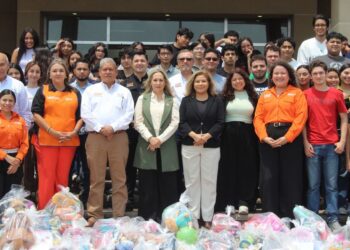 Entrega UAT juguetes a niñas y niños con la jornada “Alegrando Corazones”