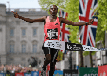 Les salen alas en las piernas y rompen recórd en el Maratón de Londres