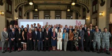 Presidenta Sheinbaum anuncia acuerdo con gasolineros para disminuir el precio del diésel a 27 pesos el litro