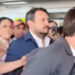 Con silbidos e insultos reciben a Andy López Beltrán y Ariadna Montiel en Chihuahua