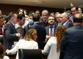 Se tensa panorama político en México, cada día chocan el oficialismo y la oposición