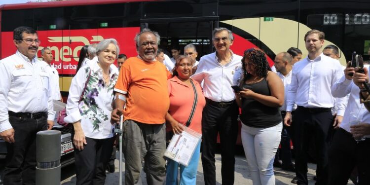 Reconoce el gobernador Américo Villarreal estándares de excelencia de la UAT
