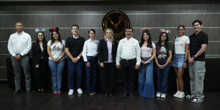 Envía UAT segunda generación de alumnos al programa intercultural de Disney