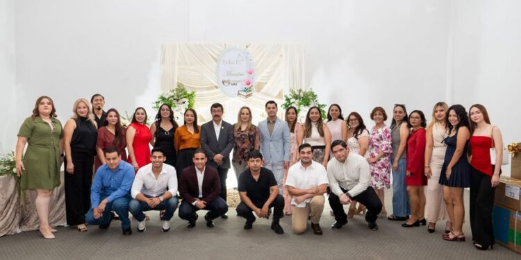 Festejan a maestros de Familia UAT