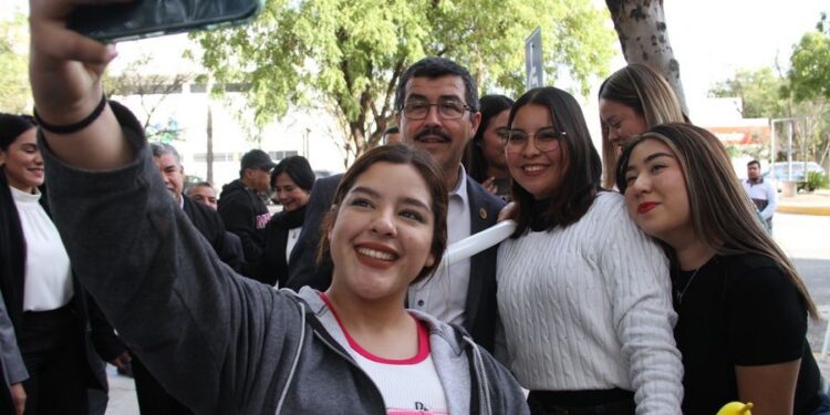 Reafirma rector de la UAT compromiso con la comunidad estudiantil