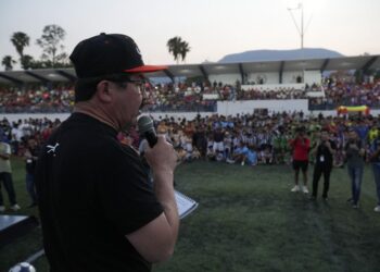 El rector inaugura la Copa UAT 2026 con Ricardo “Diablito” Chávez como invitado de honor