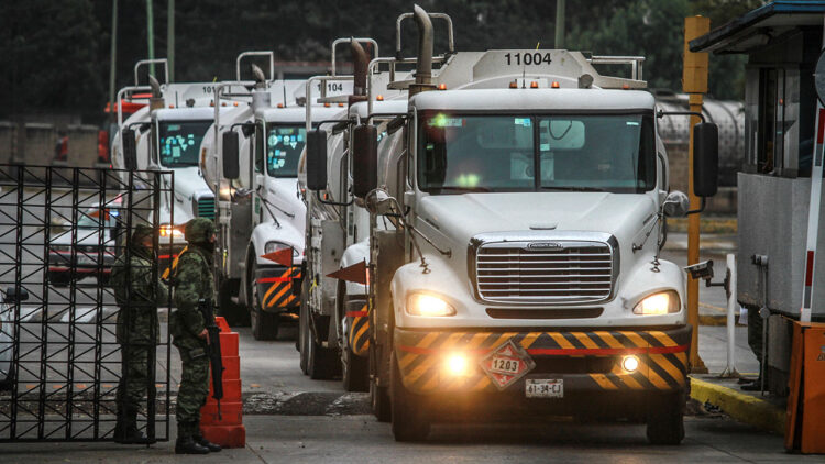 Contrató PEMEX al «Rey del Huachicol»… para combatir el huachicol