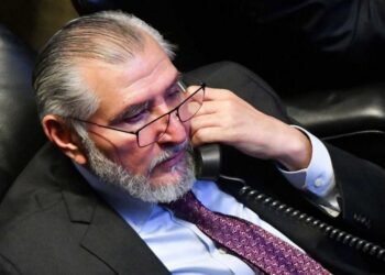 El senador por Morena Adán Augusto López, estaría hospitalizado por problemas cardiacos
