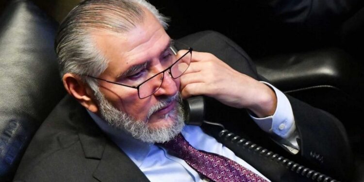 El senador por Morena Adán Augusto López, estaría hospitalizado por problemas cardiacos