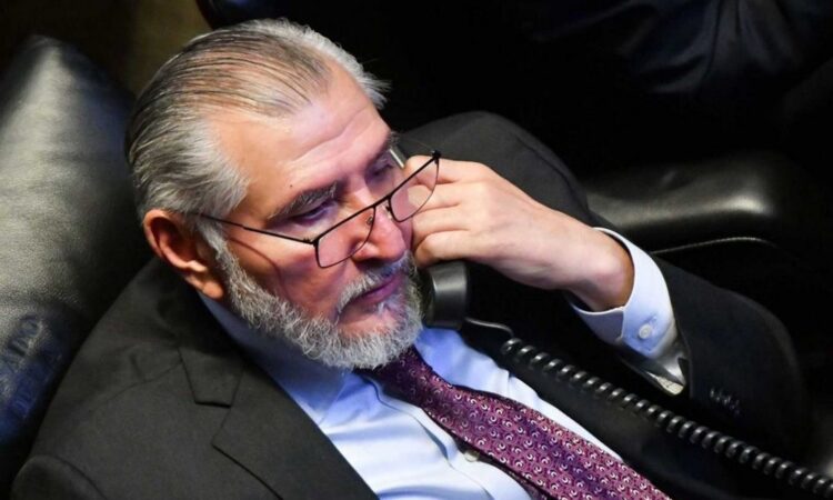 El senador por Morena Adán Augusto López, estaría hospitalizado por problemas cardiacos