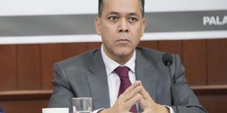 Cero y van dos, se entrega el ex tesorero de Rubén Rocha ante EU