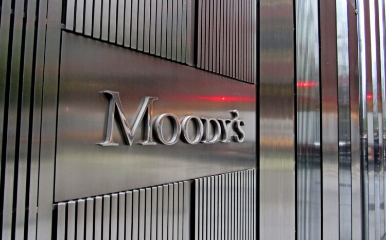 Moody’s rebaja calificación crediticia a México; a nada de perder grado de inversión