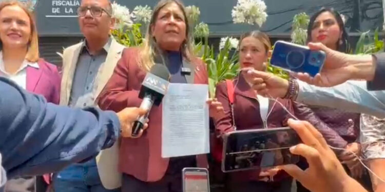 Demanda Morena a Samuel García y esposa ante FGR; exigen pida licencia