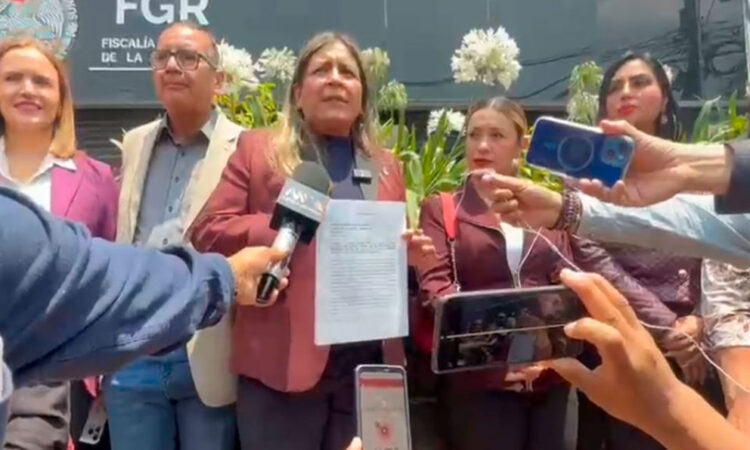 Demanda Morena a Samuel García y esposa ante FGR; exigen pida licencia